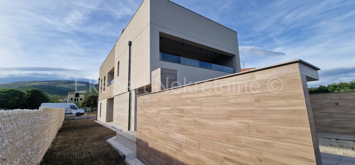 Trogir, Plano, luxury villa 318 m2, with swimming pool and summer kitchen, view