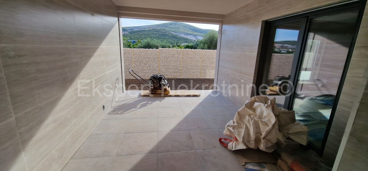 Trogir, Plano, luxury villa 318 m2, with swimming pool and summer kitchen, view