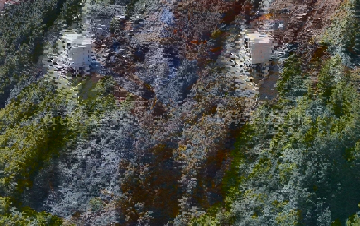 Dugi rat, terreno edificabile 617 m2, vista mare, a 600 m dalla spiaggia