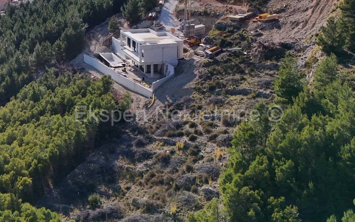 Dugi rat, terreno edificabile 617 m2, vista mare, a 600 m dalla spiaggia