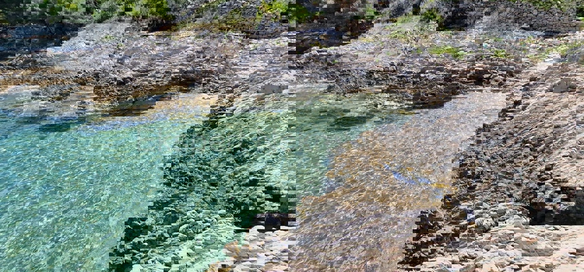 Drvenik Veli, agricultural land 1300 m2, FIRST ROW TO THE SEA!!