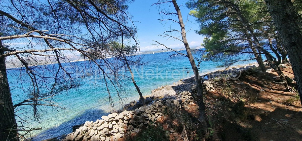 Drvenik Veli, agricultural land 1300 m2, FIRST ROW TO THE SEA!!