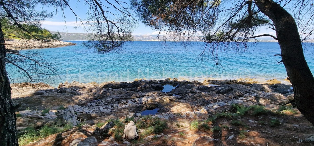 Drvenik Veli, agricultural land 1300 m2, FIRST ROW TO THE SEA!!