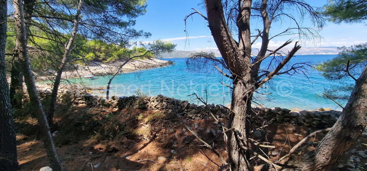 Drvenik Veli, agricultural land 1300 m2, FIRST ROW TO THE SEA!!