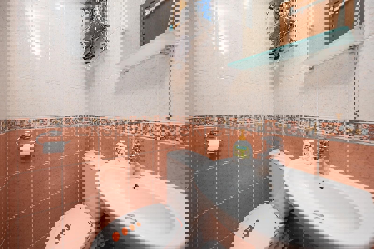 Spalato, Žnjan, appartamento con tre camere da letto 136m2 con vista mare e garage 30m2