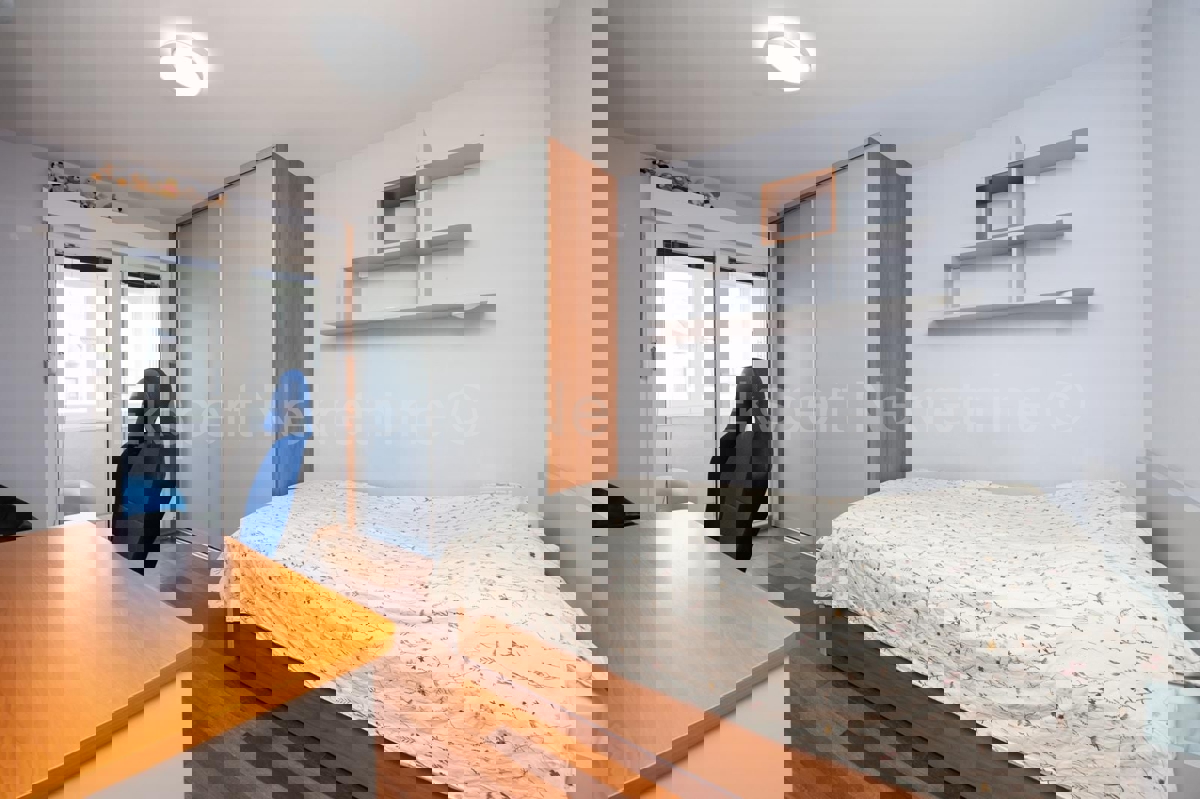 Spalato, Žnjan, appartamento con tre camere da letto 136m2 con vista mare e garage 30m2