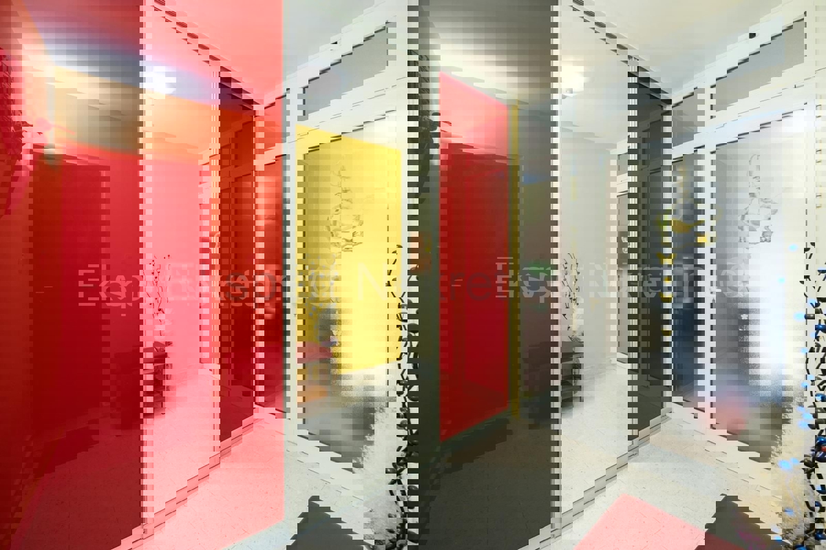 Spalato, Žnjan, appartamento con tre camere da letto 136m2 con vista mare e garage 30m2