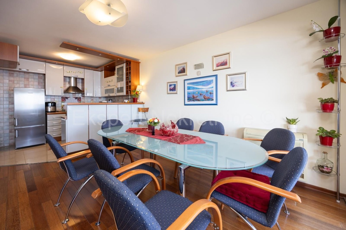 Spalato, Žnjan, appartamento con tre camere da letto 136m2 con vista mare e garage 30m2