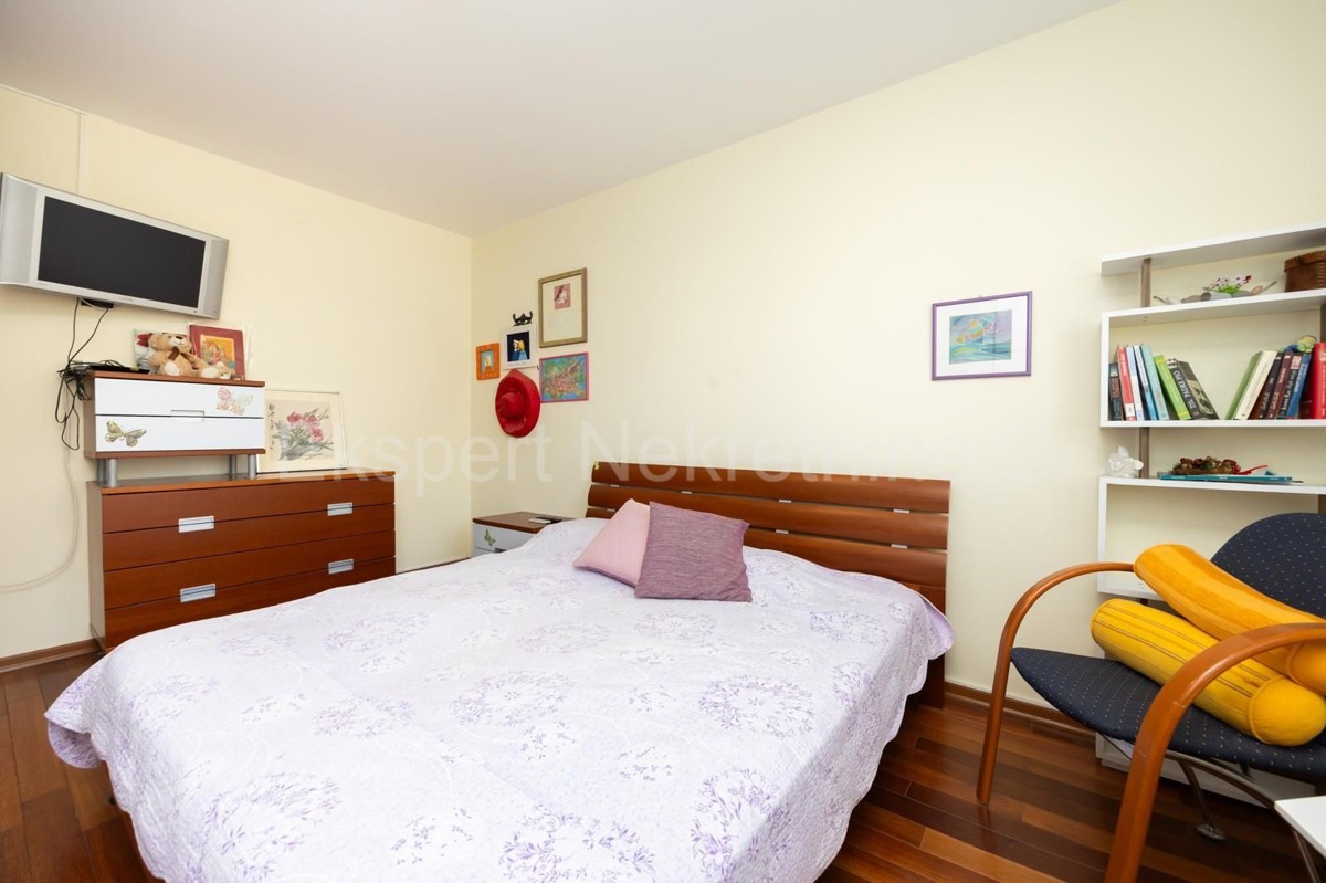 Spalato, Žnjan, appartamento con tre camere da letto 136m2 con vista mare e garage 30m2