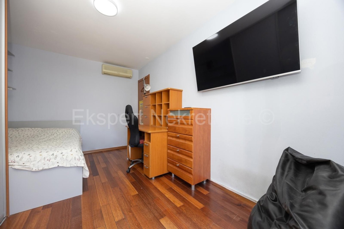 Spalato, Žnjan, appartamento con tre camere da letto 136m2 con vista mare e garage 30m2