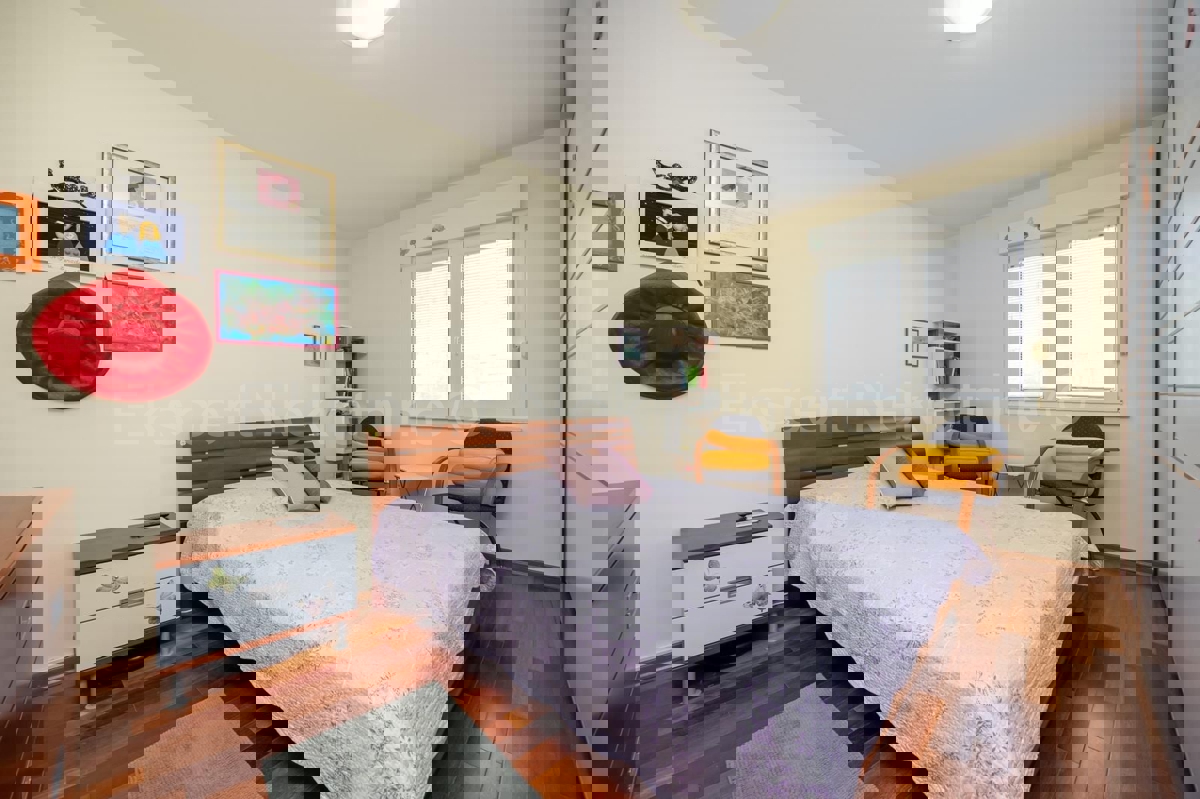 Spalato, Žnjan, appartamento con tre camere da letto 136m2 con vista mare e garage 30m2