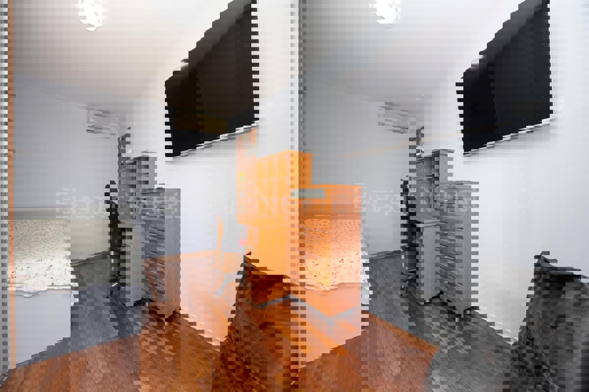 Spalato, Žnjan, appartamento con tre camere da letto 136m2 con vista mare e garage 30m2