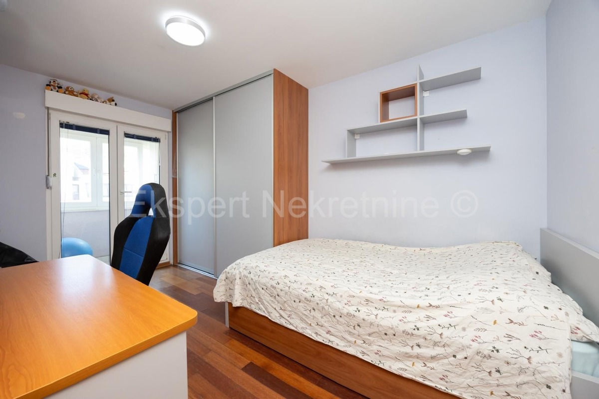 Spalato, Žnjan, appartamento con tre camere da letto 136m2 con vista mare e garage 30m2