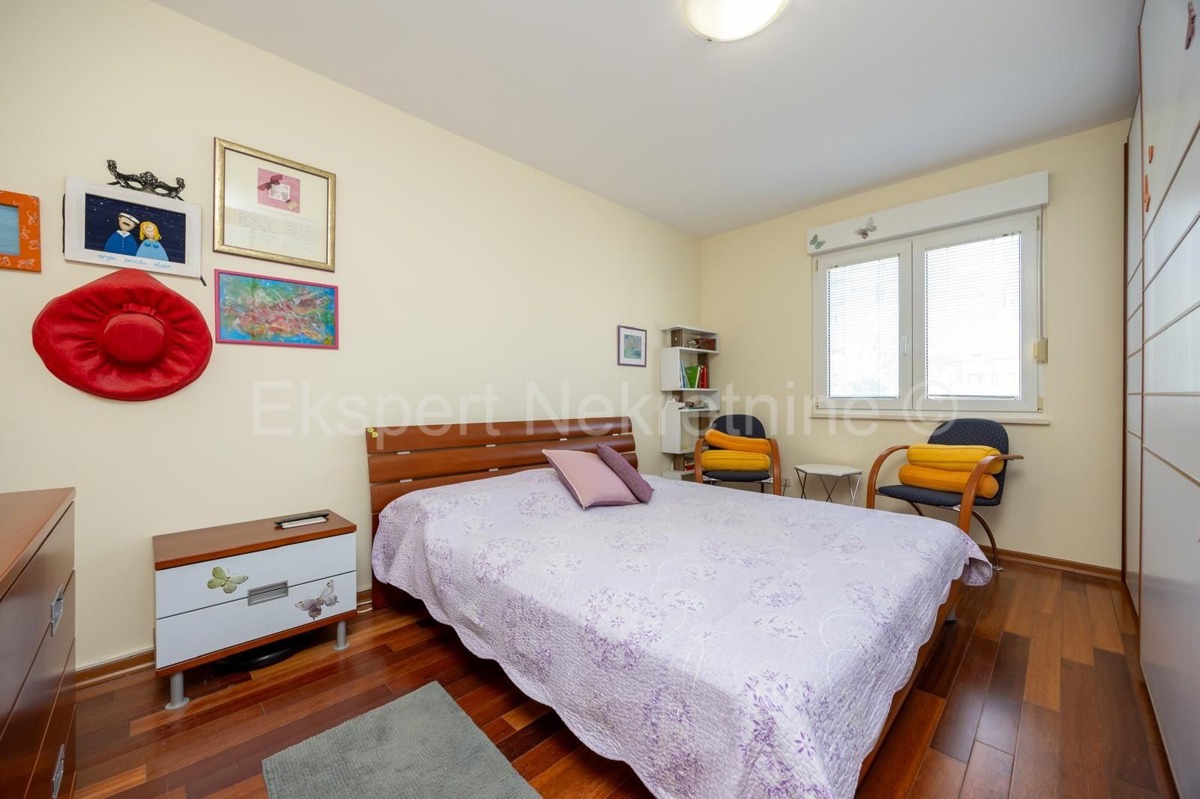 Spalato, Žnjan, appartamento con tre camere da letto 136m2 con vista mare e garage 30m2