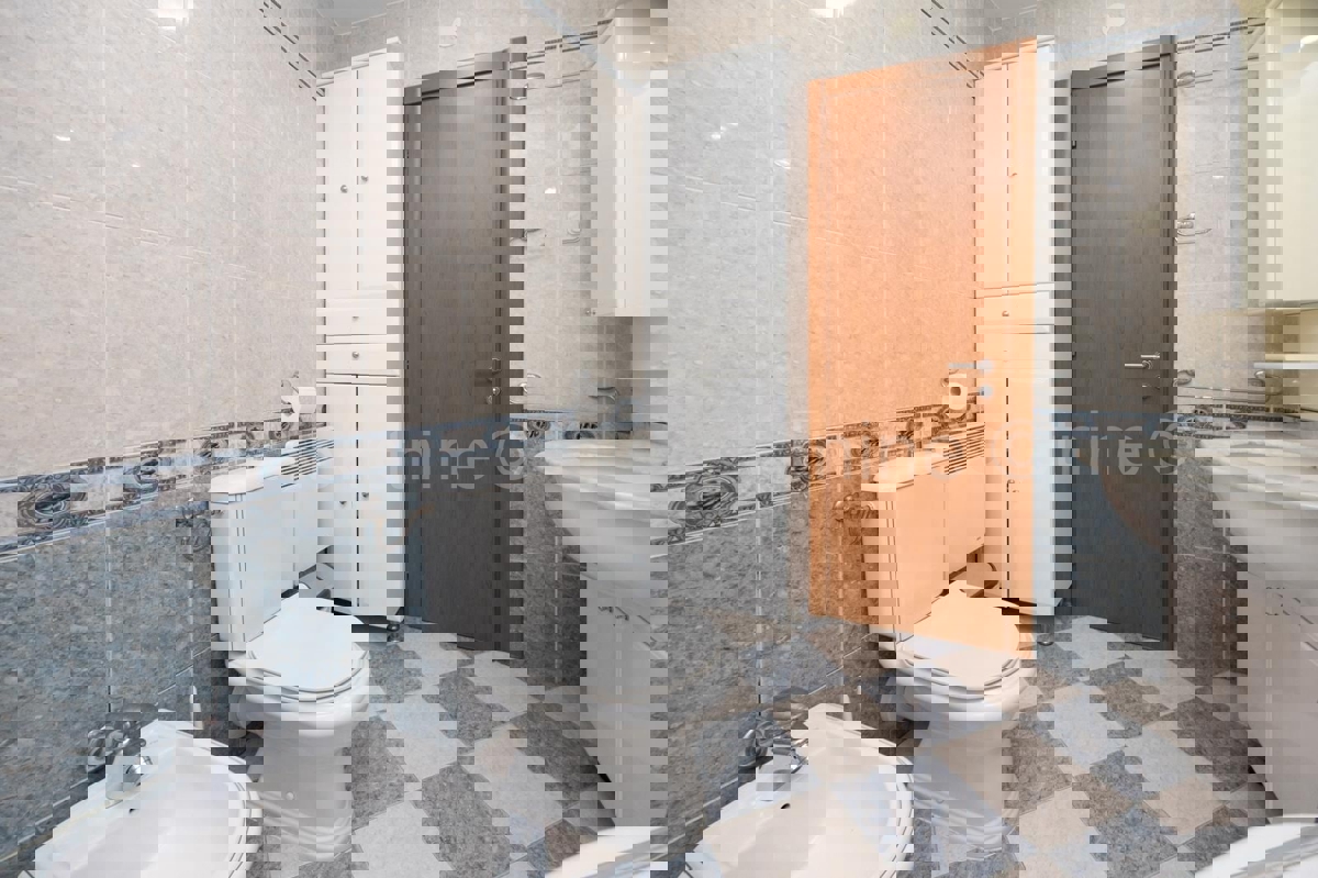 Spalato, Žnjan, appartamento con tre camere da letto 136m2 con vista mare e garage 30m2