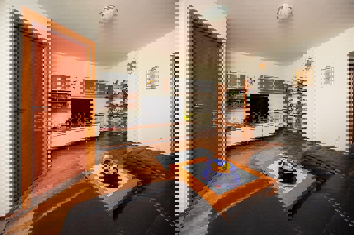 Spalato, Žnjan, appartamento con tre camere da letto 136m2 con vista mare e garage 30m2