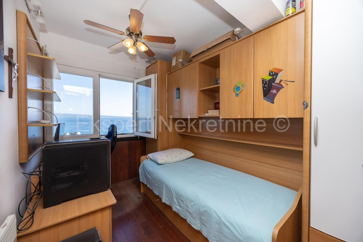 Spalato, Žnjan, appartamento con tre camere da letto 136m2 con vista mare e garage 30m2