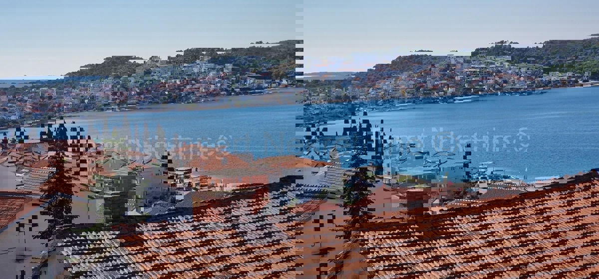 Čiovo, Okrug G. samostojna hiša 320 m2, 3 apartmaji, pogled na morje