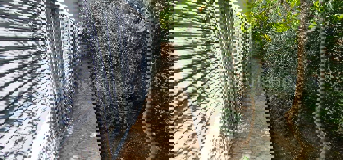 Čiovo, Okrug G. samostojna hiša 320 m2, 3 apartmaji, pogled na morje