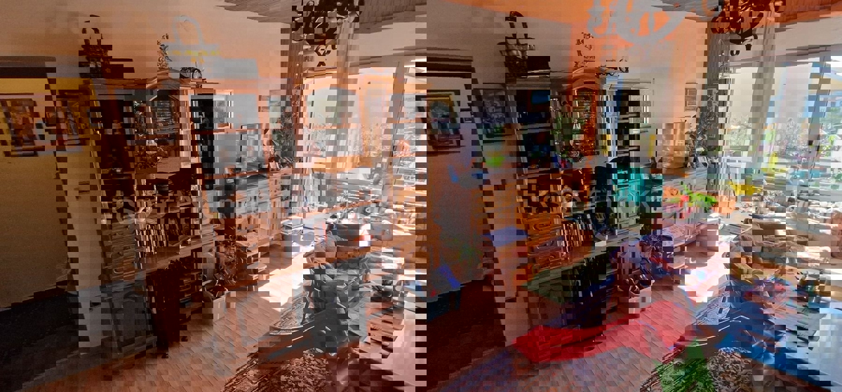 Čiovo, Okrug G. samostojna hiša 320 m2, 3 apartmaji, pogled na morje