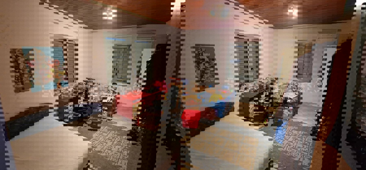 Čiovo, Okrug G. samostojna hiša 320 m2, 3 apartmaji, pogled na morje