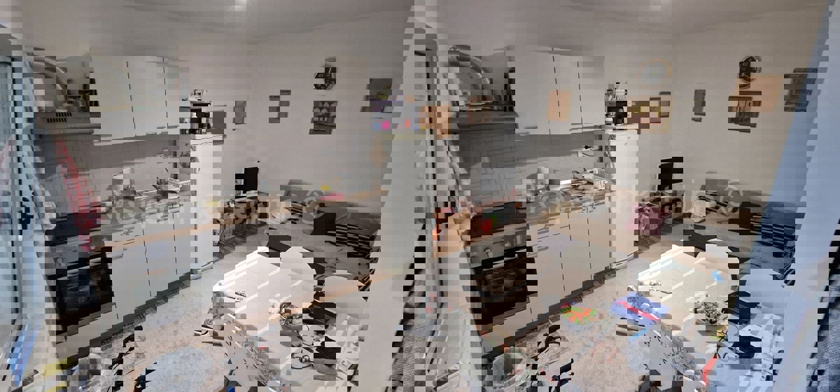 Čiovo, Okrug G. samostojna hiša 320 m2, 3 apartmaji, pogled na morje