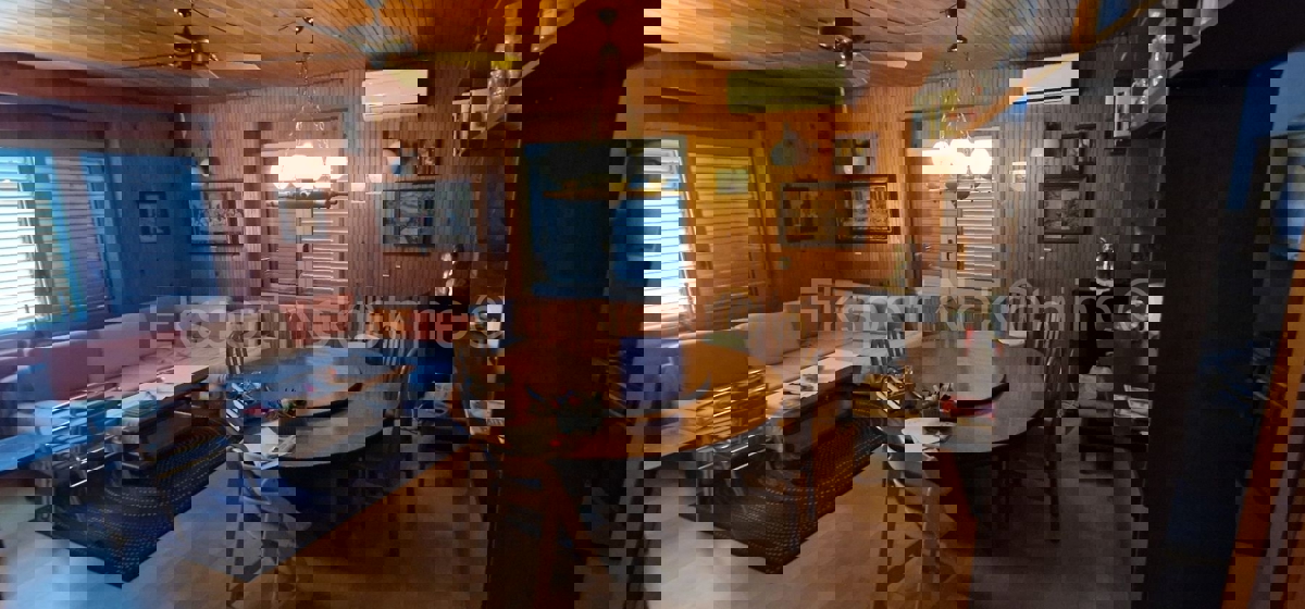 Čiovo, Okrug G. samostojna hiša 320 m2, 3 apartmaji, pogled na morje