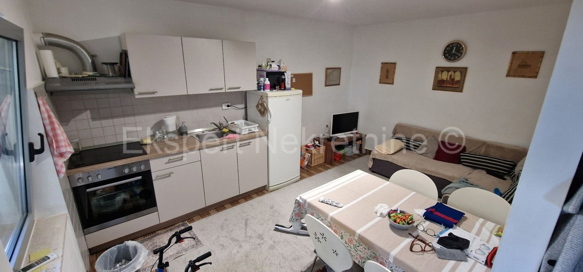 Čiovo, Okrug G. samostojna hiša 320 m2, 3 apartmaji, pogled na morje