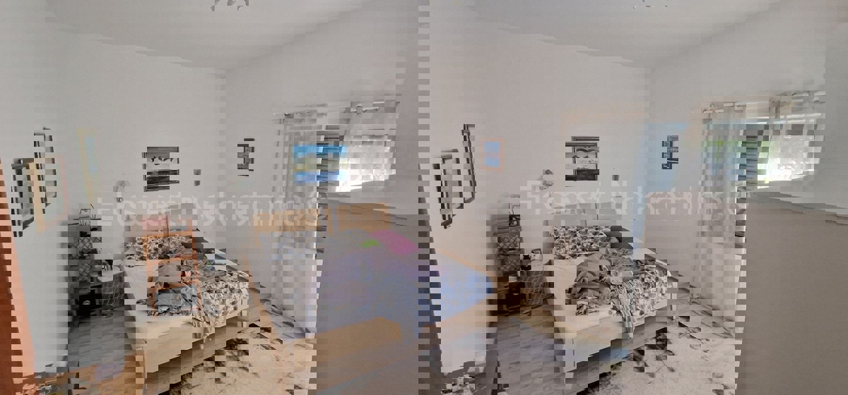 Čiovo, Okrug G. samostojna hiša 320 m2, 3 apartmaji, pogled na morje