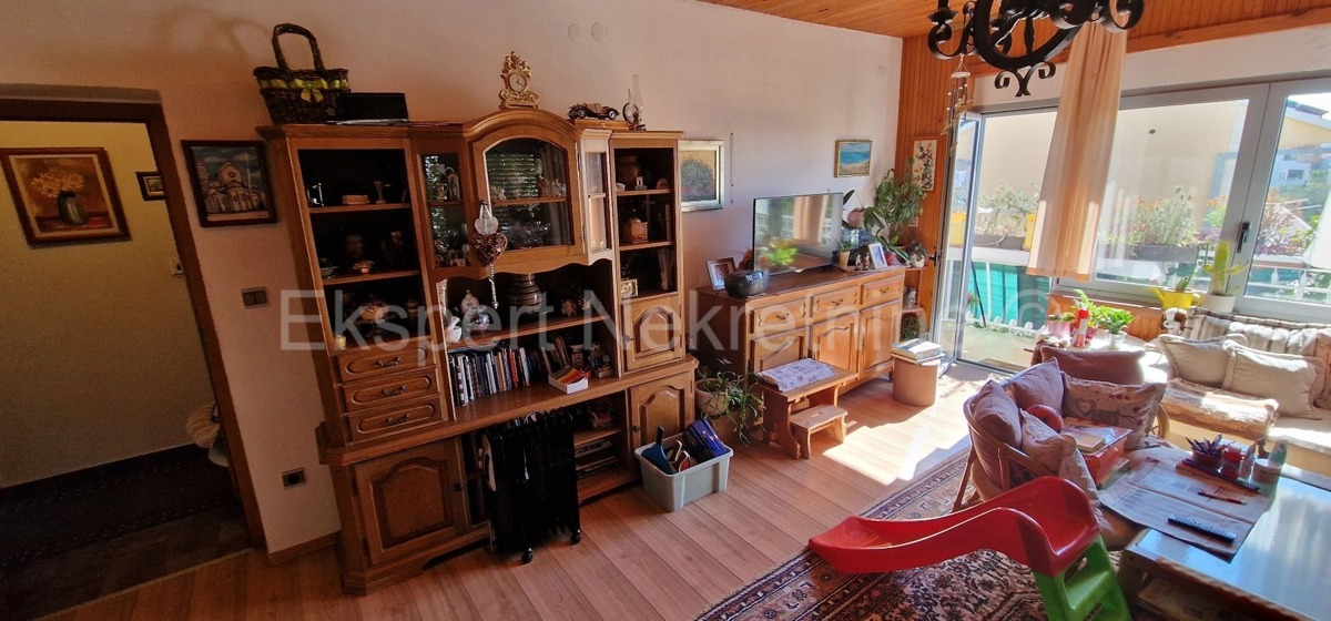 Čiovo, Okrug G. samostojna hiša 320 m2, 3 apartmaji, pogled na morje