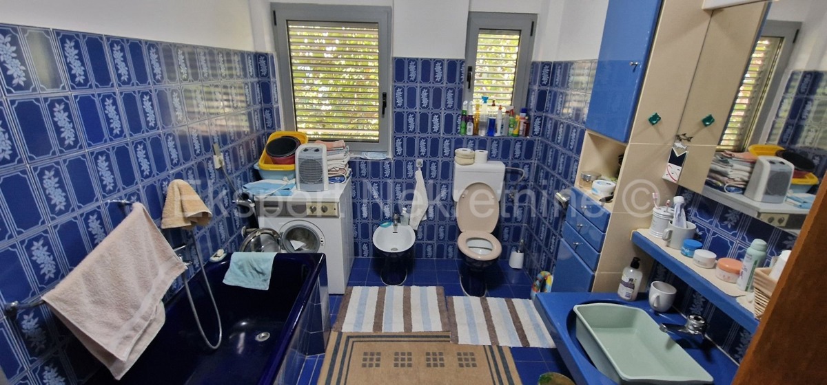 Čiovo, Okrug G. samostojna hiša 320 m2, 3 apartmaji, pogled na morje