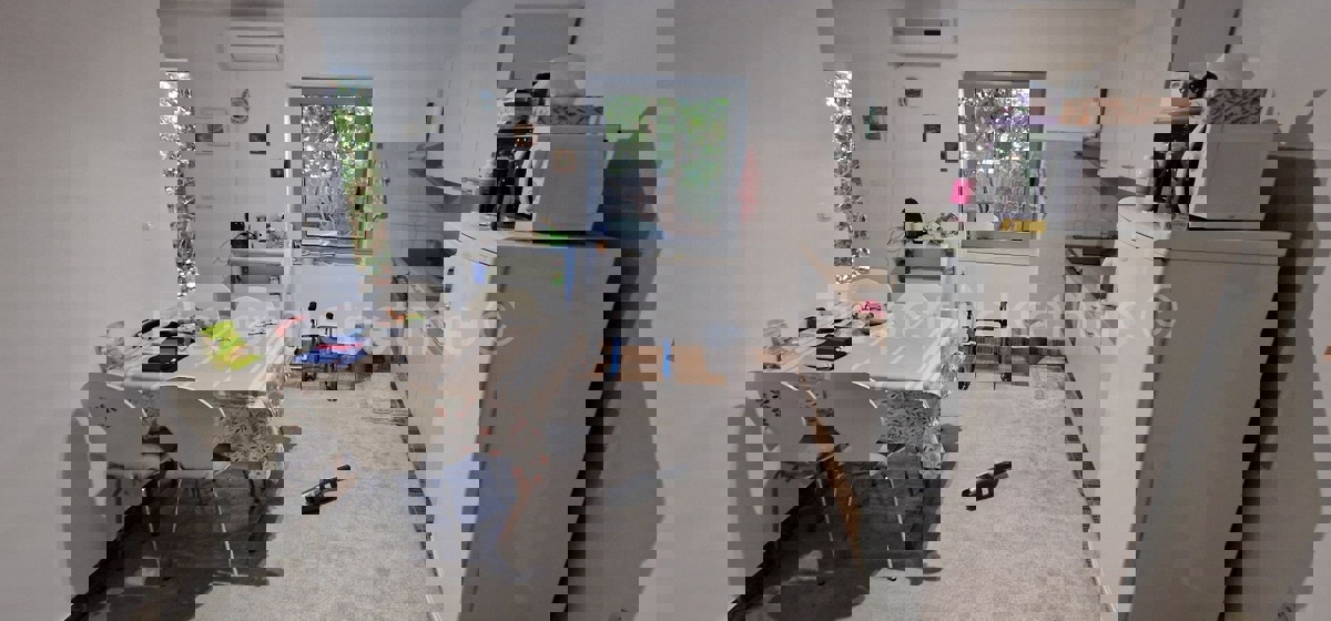 Čiovo, Okrug G. samostojna hiša 320 m2, 3 apartmaji, pogled na morje