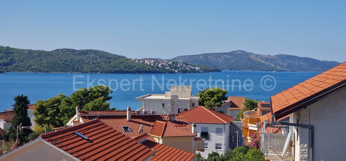 Čiovo, Okrug G. samostojna hiša 320 m2, 3 apartmaji, pogled na morje