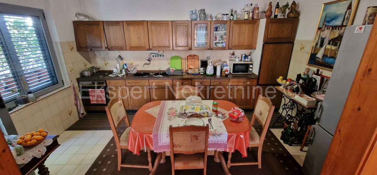 Čiovo, Okrug G. samostojna hiša 320 m2, 3 apartmaji, pogled na morje