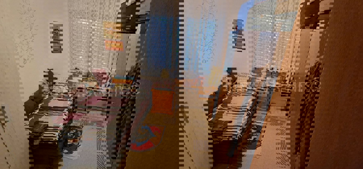 Čiovo, Okrug G. samostojna hiša 320 m2, 3 apartmaji, pogled na morje