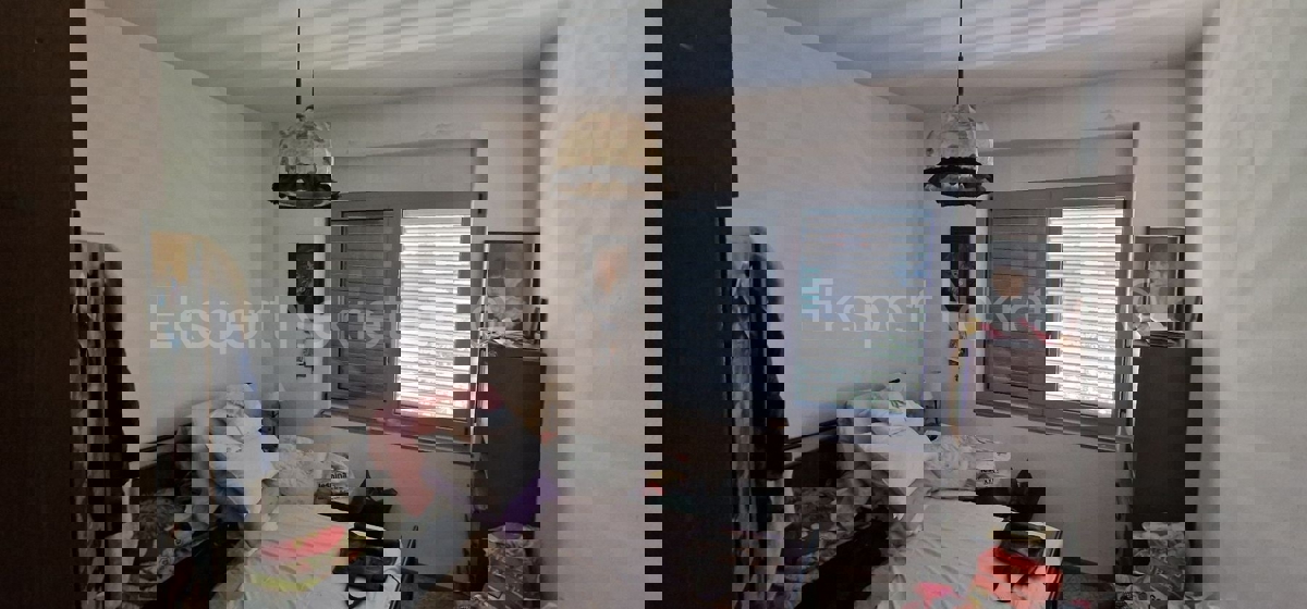 Čiovo, Okrug G. samostojna hiša 320 m2, 3 apartmaji, pogled na morje