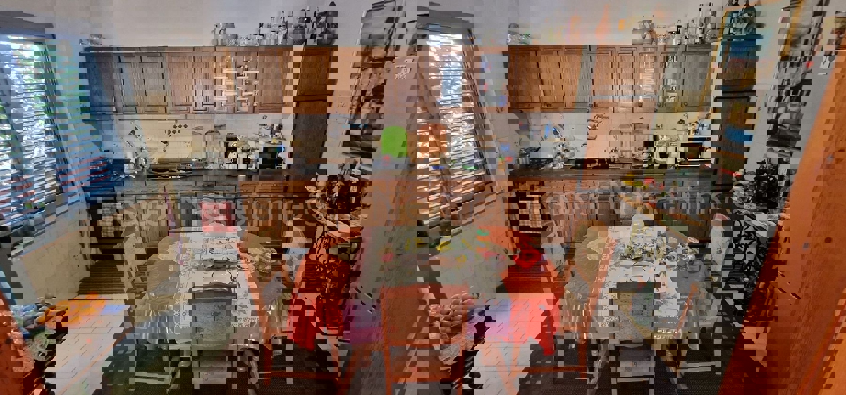 Čiovo, Okrug G. samostojna hiša 320 m2, 3 apartmaji, pogled na morje