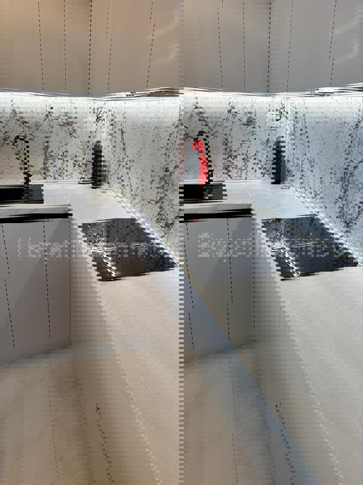 Kaštel Štafilić, appartamento bilocale 53,2m2 con giardino 100m2 e posto auto