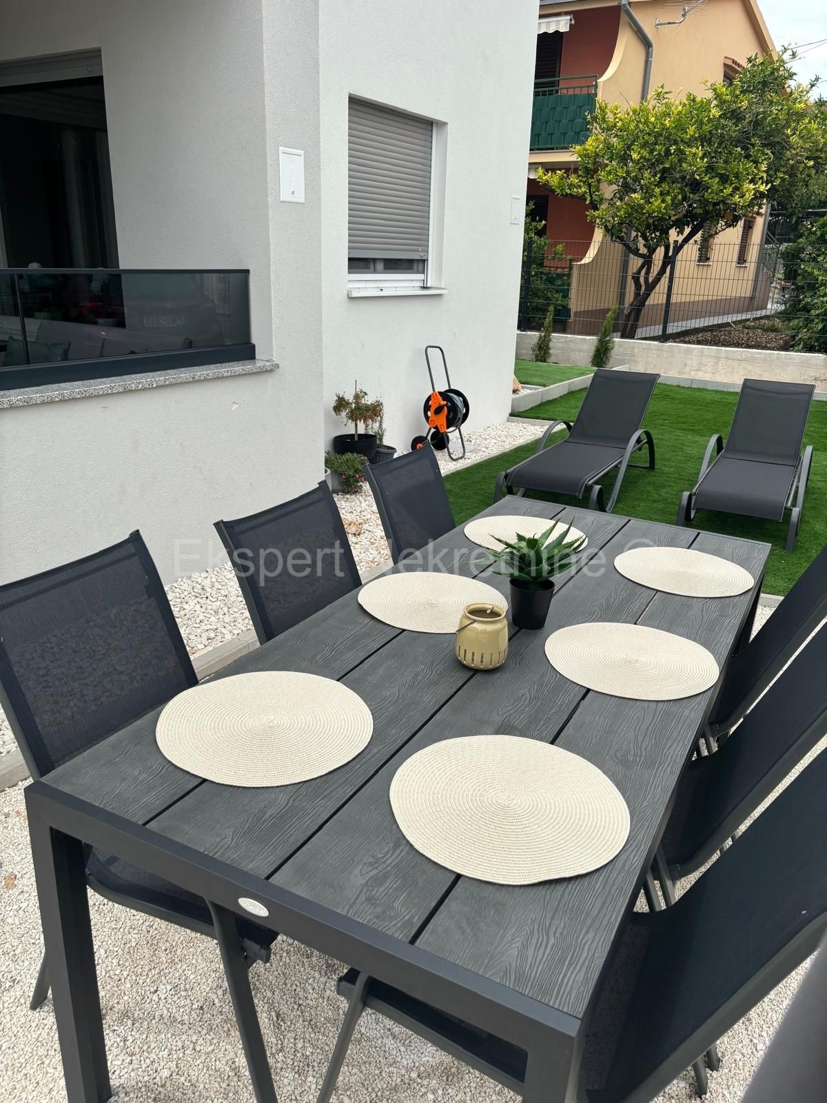 Kaštel Štafilić, appartamento bilocale 53,2m2 con giardino 100m2 e posto auto