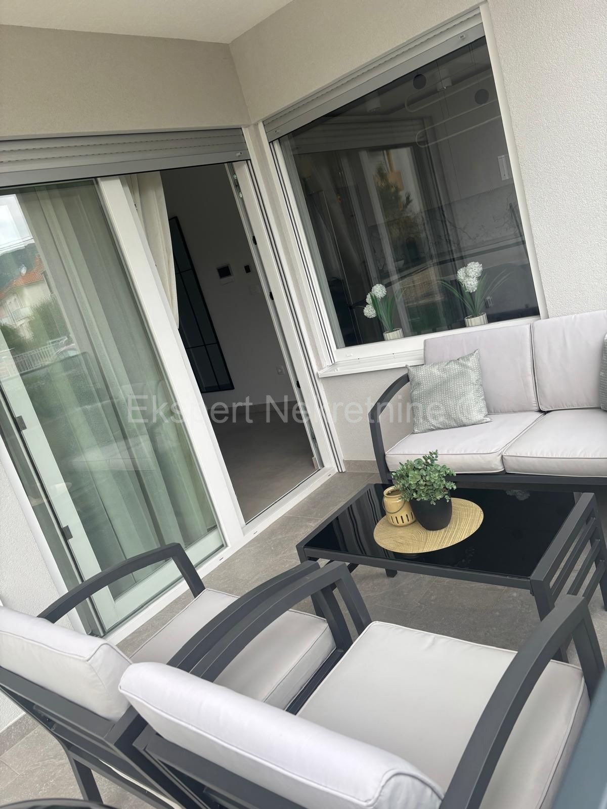 Kaštel Štafilić, appartamento bilocale 53,2m2 con giardino 100m2 e posto auto