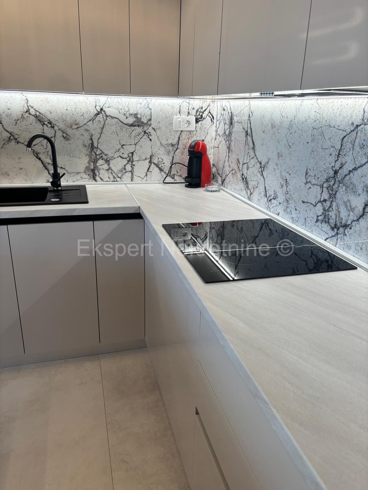 Kaštel Štafilić, appartamento bilocale 53,2m2 con giardino 100m2 e posto auto