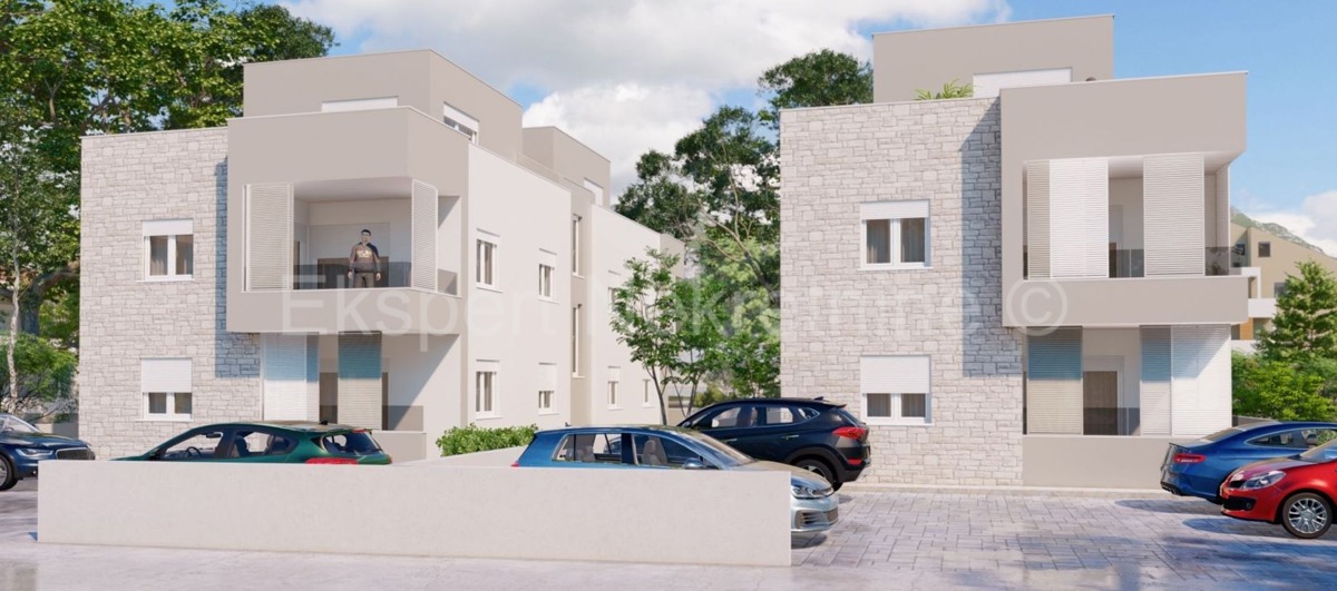 Kaštel Štafilić, appartamento bilocale 53,2m2 con giardino 100m2 e posto auto