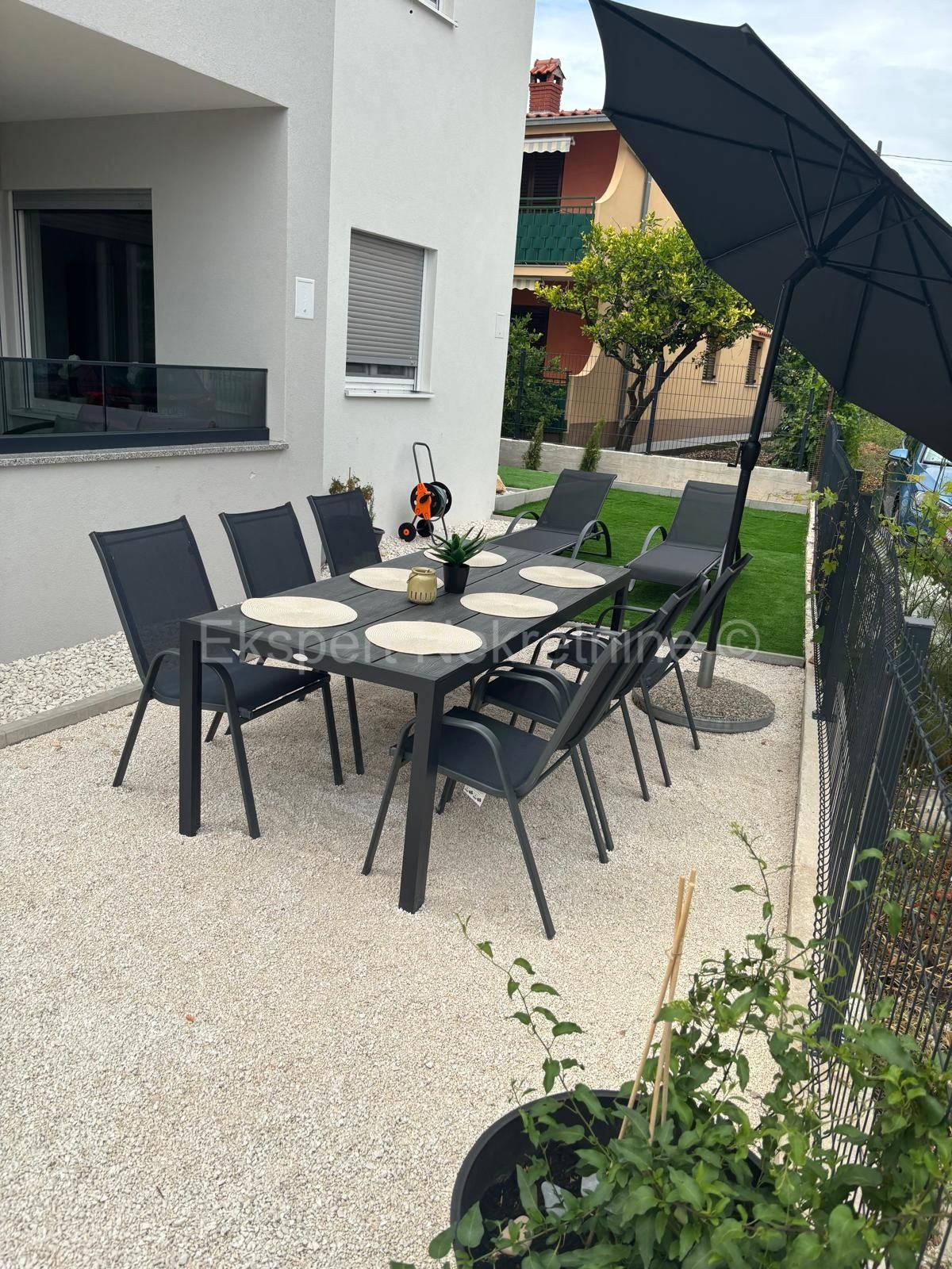 Kaštel Štafilić, appartamento bilocale 53,2m2 con giardino 100m2 e posto auto