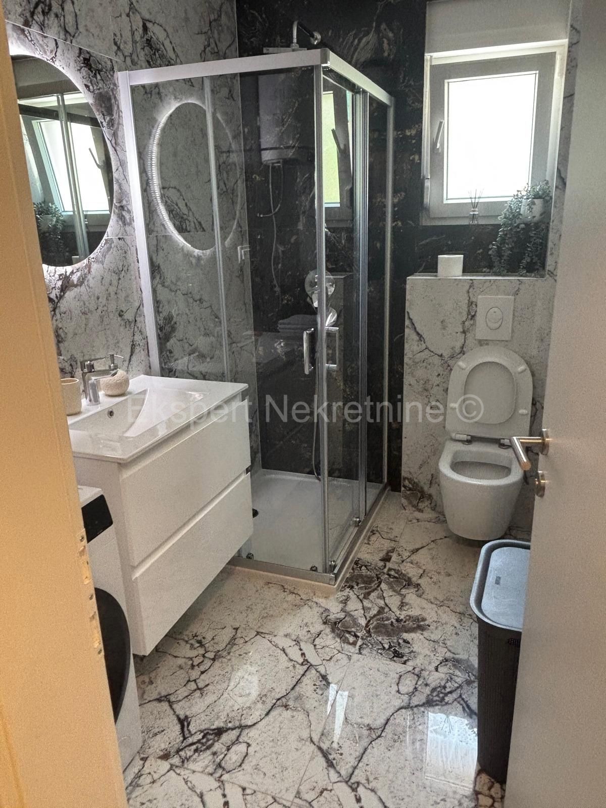 Kaštel Štafilić, appartamento bilocale 53,2m2 con giardino 100m2 e posto auto