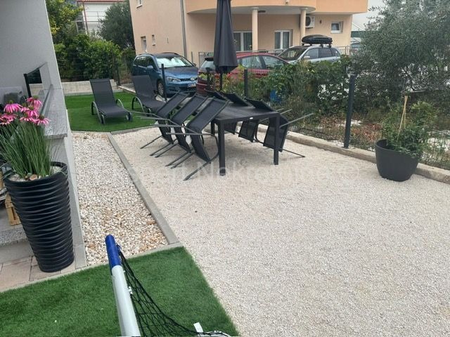 Kaštel Štafilić, appartamento bilocale 53,2m2 con giardino 100m2 e posto auto