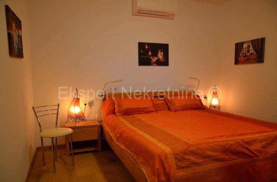 Seget Vranjica, 2-bedroom apartment 100 m2 only 60m from the sea and beach, view