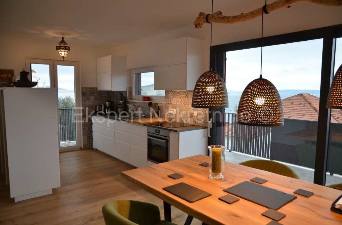 Seget Vranjica, 2-bedroom apartment 100 m2 only 60m from the sea and beach, view