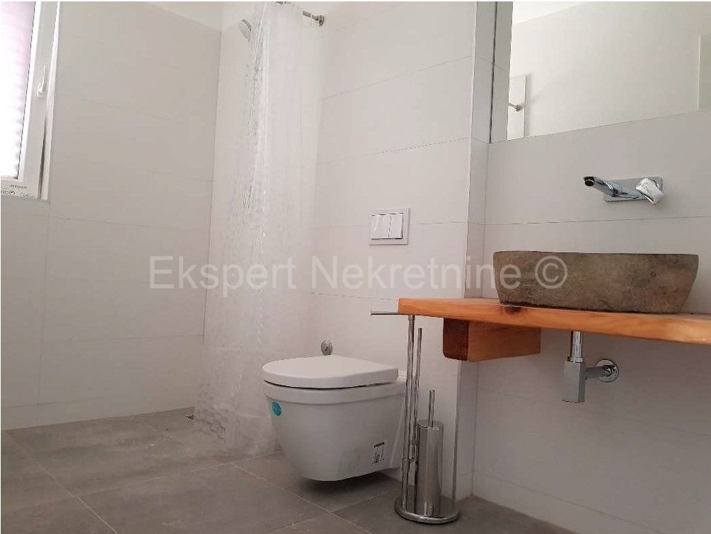 Seget Vranjica, 2-bedroom apartment 100 m2 only 60m from the sea and beach, view