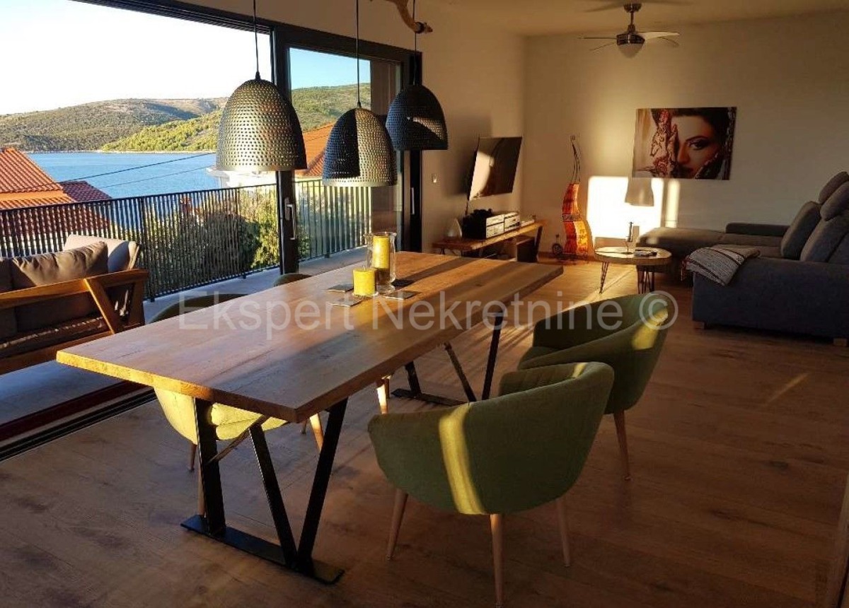 Seget Vranjica, 2-bedroom apartment 100 m2 only 60m from the sea and beach, view