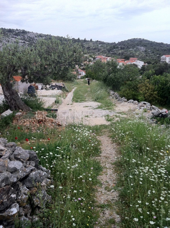 Rogoznica, terreno edificabile in una posizione eccellente, opportunità